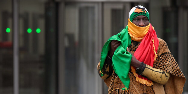 Ein Gbagbo-Unterstützer in Den Haag Ein Gbagbo-Unterstützer in Den Haag