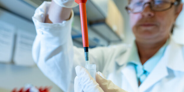 Chemikerin im Labor Chemikerin im Labor