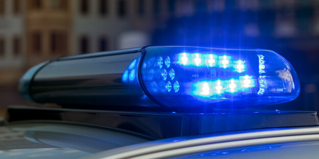 Blaulicht eines Polizeifahrzeuges Blaulicht eines Polizeifahrzeuges