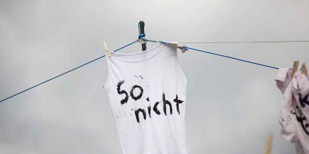 t-shirt auf wäscheleine t-shirt auf wäscheleine