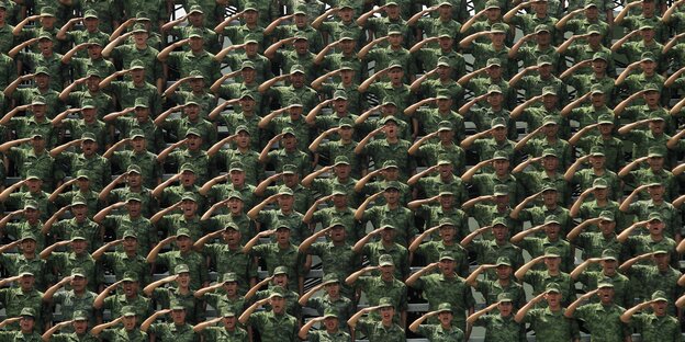 Salutierende Soldaten Salutierende Soldaten