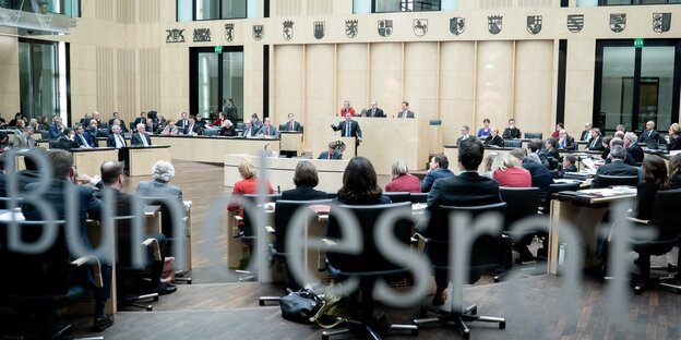 Bodo Ramelow (Die Linke), Ministerpräsident von Thüringen, spricht während der Sitzung des Bundesrats im Dezember 2018. Bodo Ramelow (Die Linke), Ministerpräsident von Thüringen, spricht während der Sitzung des Bundesrats im Dezember 2018.