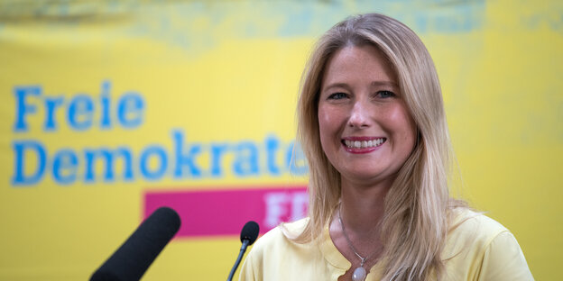 Die Spitzenkandidatin der Bremer FDP, Lencke Steiner, lächelt bei einer Pressekonferenz im Jahr 2015. Die Spitzenkandidatin der Bremer FDP, Lencke Steiner, lächelt bei einer Pressekonferenz im Jahr 2015.
