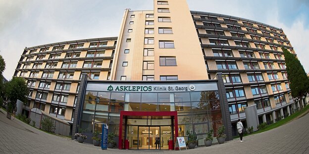 Der Eingangsbereich der Asklepios Klinik St. Georg. Der Eingangsbereich der Asklepios Klinik St. Georg.