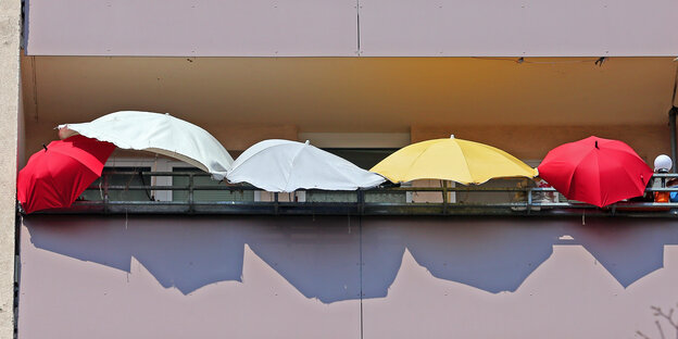 Sonnenschirme auf dem Balkon Sonnenschirme auf dem Balkon