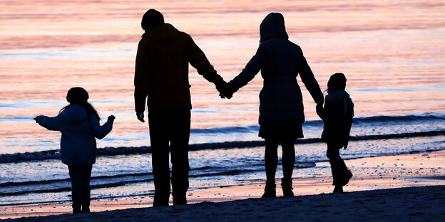 Eine Familie am Strand Eine Familie am Strand