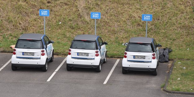 Carsharingautos auf einem Parkplatz Carsharingautos auf einem Parkplatz