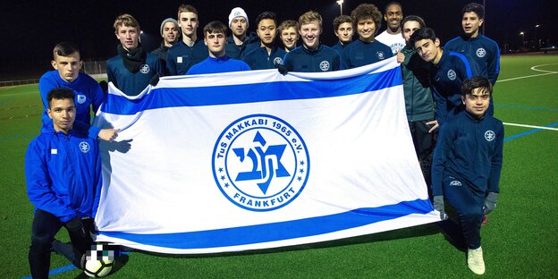 Mannschaftsbild der B1-Fussballjugend des juedischen Sportklubs Makkabi in Frankfurt am Main Mannschaftsbild der B1-Fussballjugend des juedischen Sportklubs Makkabi in Frankfurt am Main