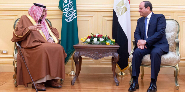 Abdel Fattah al-Sisi, der Präsident von Ägypten, trifft sich mit König Salman von Saudi-Arabien vor dem Beginn des EU-Gipfels mit der Arabischen Liga Abdel Fattah al-Sisi, der Präsident von Ägypten, trifft sich mit König Salman von Saudi-Arabien vor dem Beginn des EU-Gipfels mit der Arabischen Liga