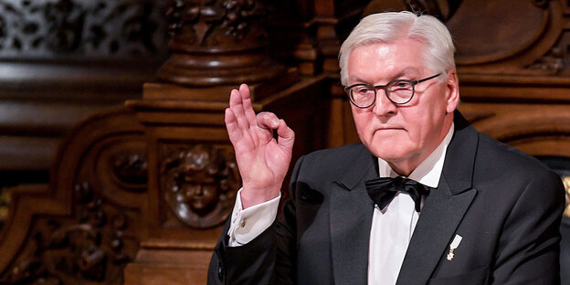 Steinmeier winkt Steinmeier winkt