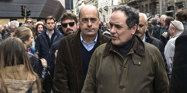 Nicola Zingaretti (r.) bei der Anti-Rassimus-Kundgebung am Samstag in Mailand Nicola Zingaretti (r.) bei der Anti-Rassimus-Kundgebung am Samstag in Mailand