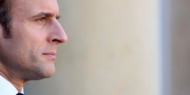 abgeschnittenes Profil von Präsident Emmanuel Macron abgeschnittenes Profil von Präsident Emmanuel Macron