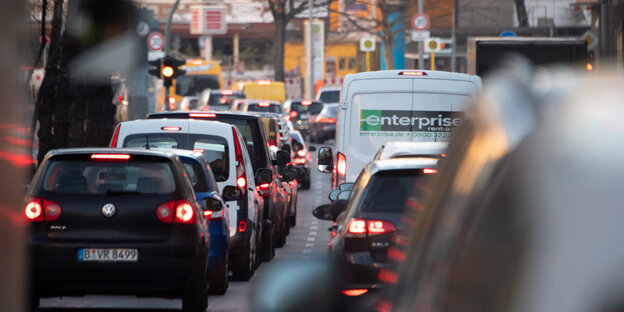 Autos im Straßenverkehr