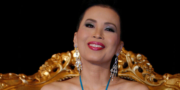 Prinzessin Ubolratana Rajakanya bei einer Pressekonferenz 2008 in Cannes Prinzessin Ubolratana Rajakanya bei einer Pressekonferenz 2008 in Cannes