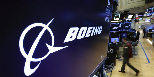Ein Bildschirm an der New Yorker Börse mit dem Boeing-Logo Ein Bildschirm an der New Yorker Börse mit dem Boeing-Logo
