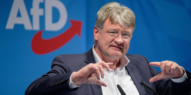 AfD-Chef Meuthen hebt die Hände AfD-Chef Meuthen hebt die Hände