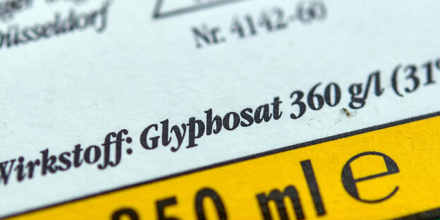 Etikett eines Unkrautvernichtungsmittels, das Glyphosat enthält Etikett eines Unkrautvernichtungsmittels, das Glyphosat enthält