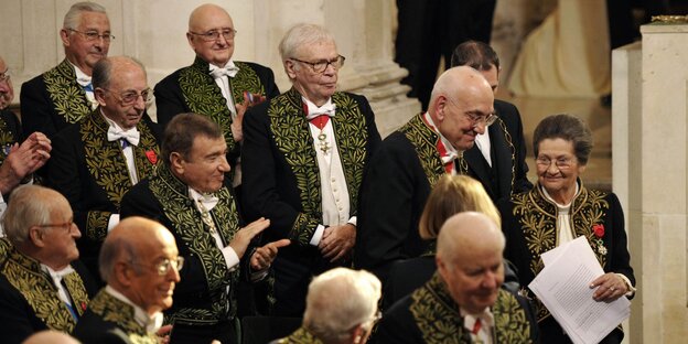 Simone Veil war eines der wenigen weiblichen Mitglieder der Académie française unter vielen Männern