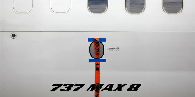 Eine Boeing 737 MAX 8 in der Nahaufnahme Eine Boeing 737 MAX 8 in der Nahaufnahme