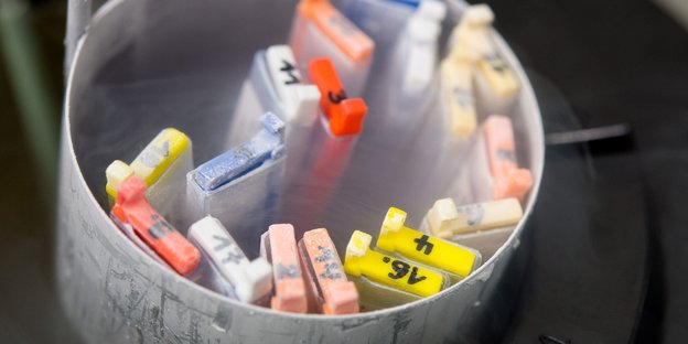 Kassetten mit eingefrorenen Eizellen Kassetten mit eingefrorenen Eizellen