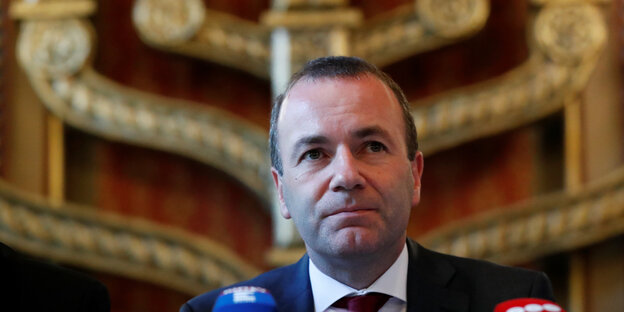 Manfred Weber am Dienstag bei einer Pressekonferenz in der Budapester Hauptsynagoge