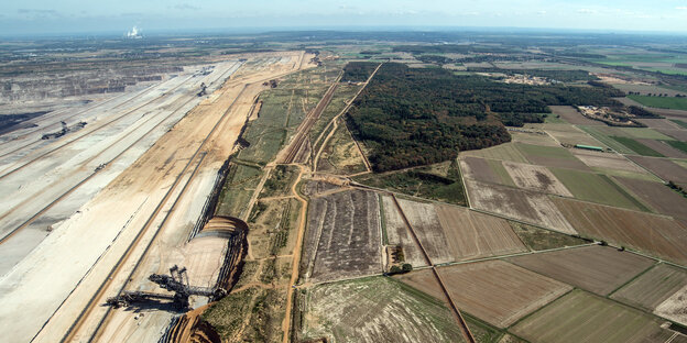 Tagebau Hambach und Hambacher Forst Tagebau Hambach und Hambacher Forst