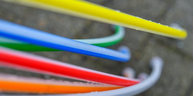 Breitbandkabel in verschiedenen Farben Breitbandkabel in verschiedenen Farben