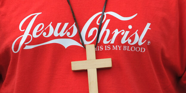 T-Shirt eines Abtreibungsgegners mit Jesus-Schriftzug T-Shirt eines Abtreibungsgegners mit Jesus-Schriftzug