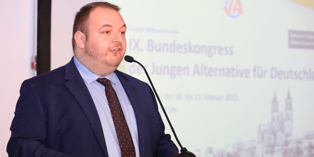 Damian Lohr, Bundesvorsitzender, spricht beim 9. Bundeskongress der AfD-Jugendorganisation Junge Alternative (JA)