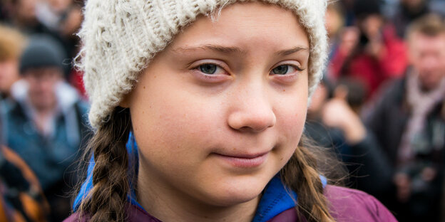 Greta Thunberg guckt in die Kamera Greta Thunberg guckt in die Kamera
