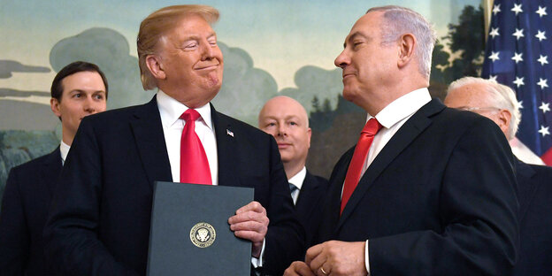 Zwei Männer, Donald Trump und Benjamin Netanjahu Zwei Männer, Donald Trump und Benjamin Netanjahu