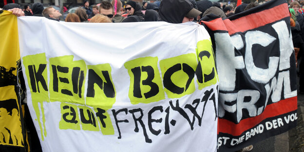 Transpis mit der Aufschrift "Kein Bock auf Frei.Wild" Transpis mit der Aufschrift "Kein Bock auf Frei.Wild"