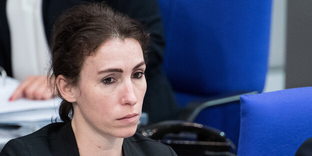 Mariana Harder-Kühnel guckt bedröppelt Mariana Harder-Kühnel guckt bedröppelt