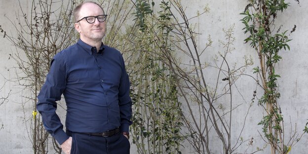 Michael Zahn, Chef der Deutsche Wohnen, posiert für ein Foto auf der taz-Dachterrasse Michael Zahn, Chef der Deutsche Wohnen, posiert für ein Foto auf der taz-Dachterrasse