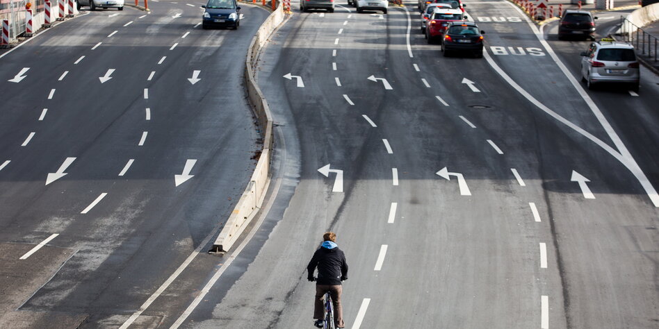 Kommentar Verkehrspolitik für Radfahrer: Es müssen endlich gleiche Rechte her