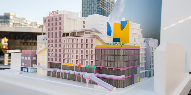 Ein Modell mit der geplanten Bebauung des ehemalige Esso-Häuser-Areals an der Reeperbahn. Ein Modell mit der geplanten Bebauung des ehemalige Esso-Häuser-Areals an der Reeperbahn.