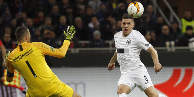 Ein Torwart, ein Spieler Ein Torwart, ein Spieler