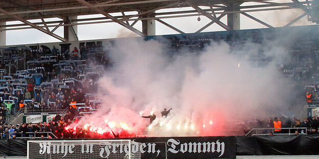 Porotechnik in Fußballstadion Porotechnik in Fußballstadion