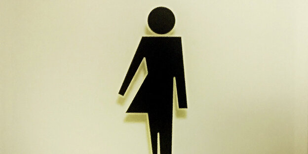 Ein Unisex-Toilettenschild zeigt zur einen Hälfte eine Silhoutte mit Rock, zur anderen Hälfte eine Silhoutte ohne Rock Ein Unisex-Toilettenschild zeigt zur einen Hälfte eine Silhoutte mit Rock, zur anderen Hälfte eine Silhoutte ohne Rock