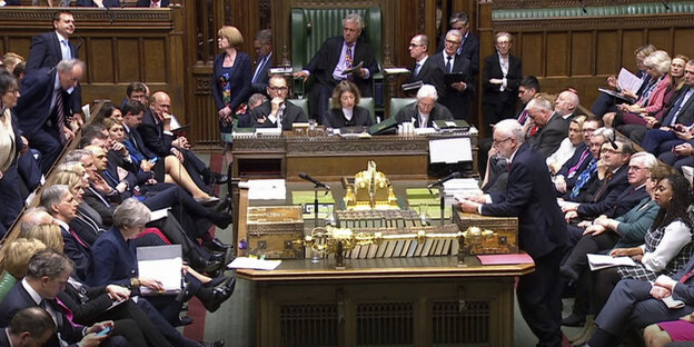 Debatte im britischen Unterhaus, Corbyn spricht. Debatte im britischen Unterhaus, Corbyn spricht.