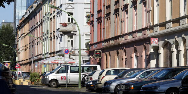 Autos und Häuser Autos und Häuser