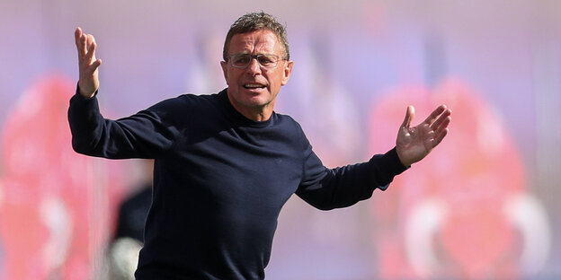 Ralf Rangnick gestikuliert Ralf Rangnick gestikuliert