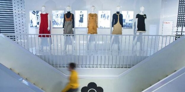 Ansicht der Ausstellung der Mary-Quant-Kleider Ansicht der Ausstellung der Mary-Quant-Kleider