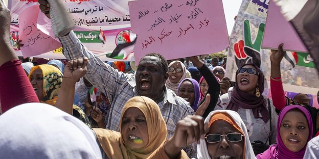 Protestierende im Sudan Protestierende im Sudan
