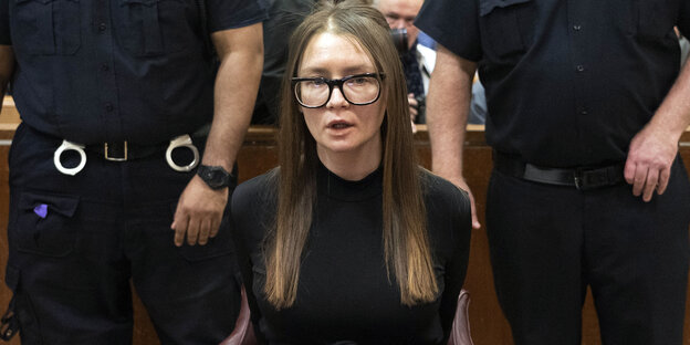 Die Angeklagte Anna Sorokin vor Gericht in New York Die Angeklagte Anna Sorokin vor Gericht in New York