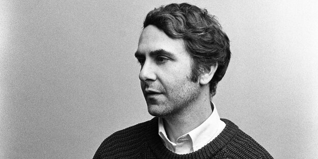 Schwarz-weiß Porträt von Chris Cohen Schwarz-weiß Porträt von Chris Cohen