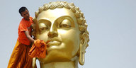 Nachdem er im Westen Fuß gefasst hat, entdecken auch moderne Inder die Lehre des Meisters Rainer Hörig - Buddha-1-dpa