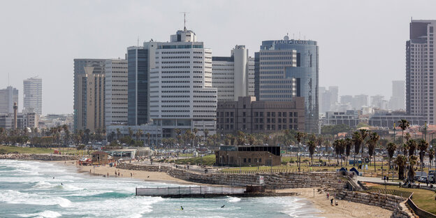 Gebäude an der Seepromenade in Tel Aviv Gebäude an der Seepromenade in Tel Aviv