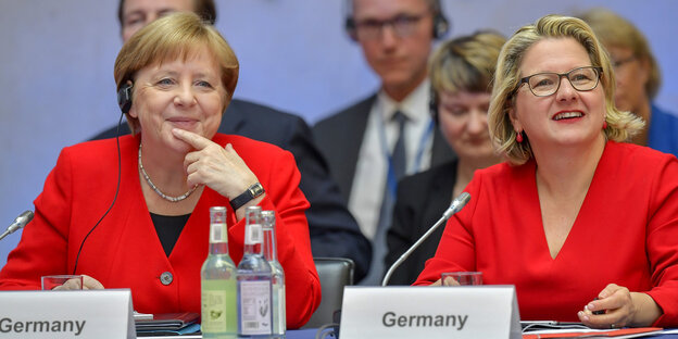 Bundeskanzlerin Angela Merkel und Bundesumweltministerin Svenja Schulze Bundeskanzlerin Angela Merkel und Bundesumweltministerin Svenja Schulze