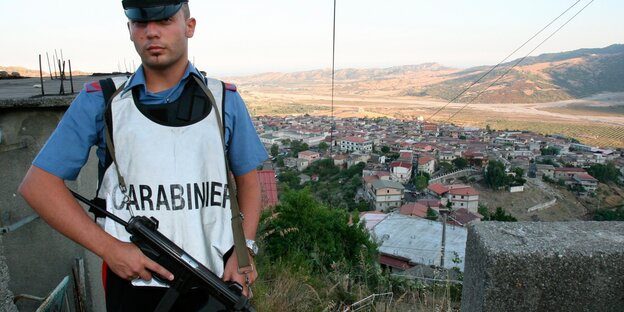 Polizist in San Luca, Kalabrien Polizist in San Luca, Kalabrien